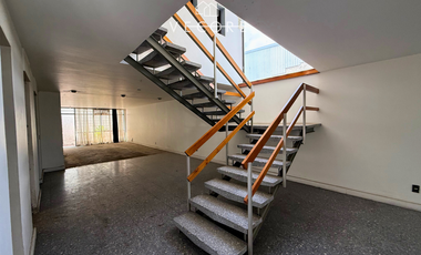 PROPIEDAD EN VENTA COMO TERRENO, ZONA CALZ. GONZÁLEZ GALLO, GUADALAJARA