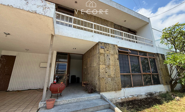 PROPIEDAD EN VENTA COMO TERRENO, ZONA CALZ. GONZÁLEZ GALLO, GUADALAJARA