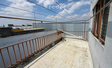 PROPIEDAD EN VENTA COMO TERRENO, ZONA CALZ. GONZÁLEZ GALLO, GUADALAJARA