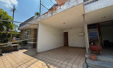 PROPIEDAD EN VENTA COMO TERRENO, ZONA CALZ. GONZÁLEZ GALLO, GUADALAJARA