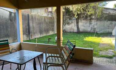 Gran casa con fondo! A 2 cuadras de Garibaldi!