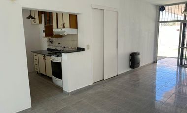Casa en alquiler tres dormitorios, Natania, Prox Valle escondido