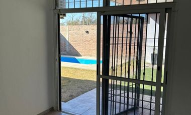 Casa en alquiler tres dormitorios, Natania, Prox Valle escondido