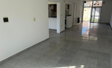 Casa en alquiler tres dormitorios, Natania, Prox Valle escondido