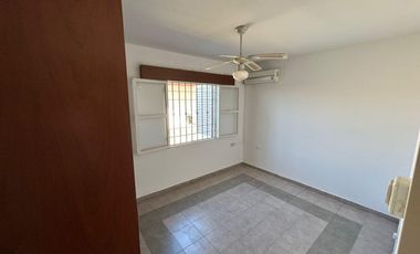 Casa en alquiler tres dormitorios, Natania, Prox Valle escondido