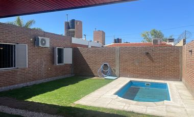 Casa en alquiler tres dormitorios, Natania, Prox Valle escondido