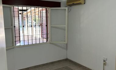 Casa en alquiler tres dormitorios, Natania, Prox Valle escondido