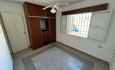 Casa en alquiler tres dormitorios, Natania, Prox Valle escondido