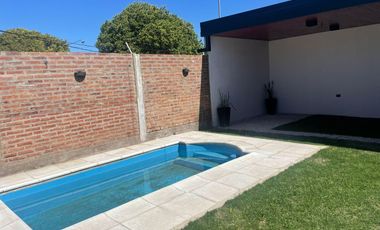 Casa en alquiler tres dormitorios, Natania, Prox Valle escondido
