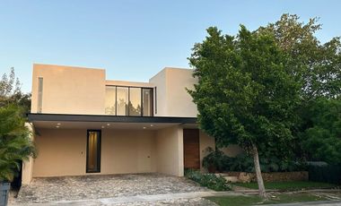 Casa en renta sin muebles en el Yucatán Country Club