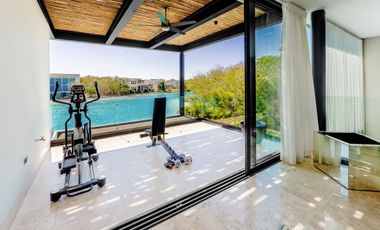 Casa amueblada y con páneles en renta frente al lago Kanha, YCC