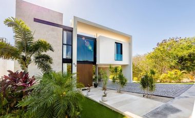 Casa amueblada y con páneles en renta frente al lago Kanha, YCC