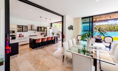 Casa amueblada y con páneles en renta frente al lago Kanha, YCC