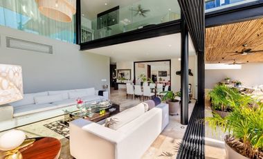 Casa amueblada y con páneles en renta frente al lago Kanha, YCC