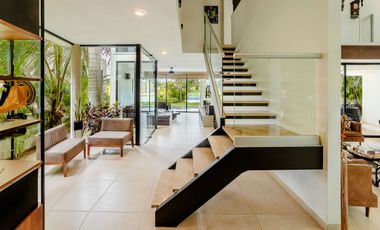Casa con acción en venta frente al lago Kilil en el Yucatán Country Club