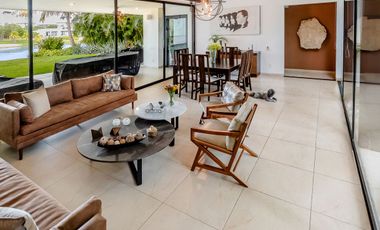 Casa con acción en venta frente al lago Kilil en el Yucatán Country Club