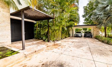 Casa con acción en venta frente al lago Kilil en el Yucatán Country Club