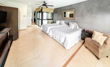 Casa con acción en venta frente al lago Kilil en el Yucatán Country Club