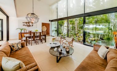 Casa con acción en venta frente al lago Kilil en el Yucatán Country Club
