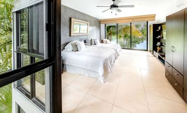 Casa con acción en venta frente al lago Kilil en el Yucatán Country Club