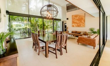 Casa con acción en venta frente al lago Kilil en el Yucatán Country Club