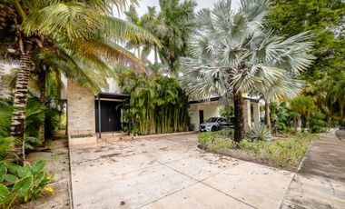 Casa con acción en venta frente al lago Kilil en el Yucatán Country Club