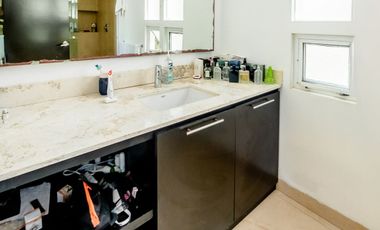 Casa con acción en venta frente al lago Kilil en el Yucatán Country Club