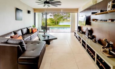 Casa con acción en venta frente al lago Kilil en el Yucatán Country Club