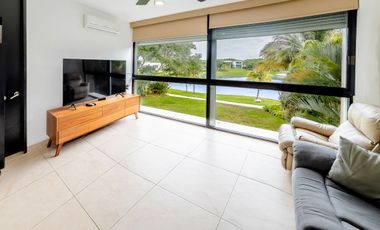 Casa con acción en venta frente al lago Kilil en el Yucatán Country Club