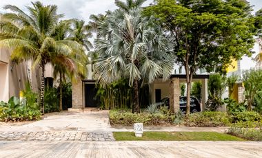 Casa con acción en venta frente al lago Kilil en el Yucatán Country Club
