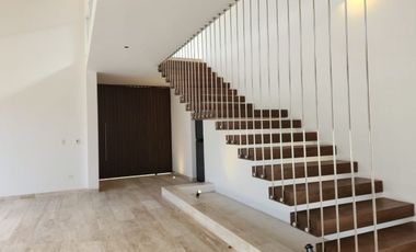 Casa en venta con páneles solares en el Yucatán Country Club