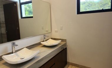 Casa en venta con páneles solares en el Yucatán Country Club