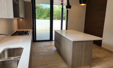 Casa en venta con páneles solares en el Yucatán Country Club