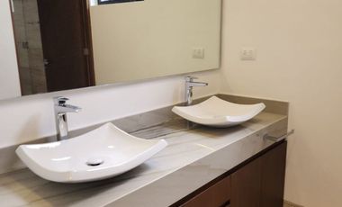 Casa en venta con páneles solares en el Yucatán Country Club