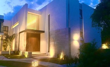 Casa en venta con páneles solares en el Yucatán Country Club