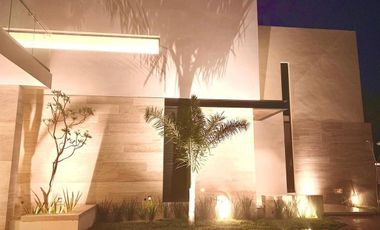 Casa en venta con páneles solares en el Yucatán Country Club