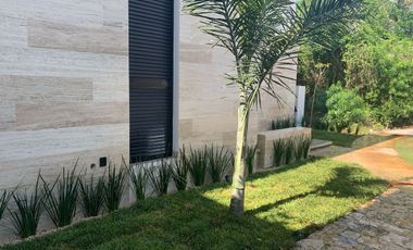 Casa en venta con páneles solares en el Yucatán Country Club
