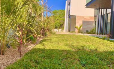 Casa en venta con páneles solares en el Yucatán Country Club