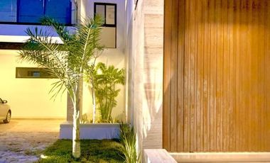 Casa en venta con páneles solares en el Yucatán Country Club