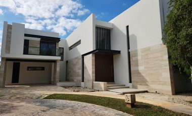 Casa en venta con páneles solares en el Yucatán Country Club
