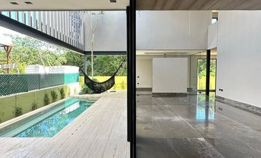 Casa en venta en privada Kutz en el Yucatán Country Club
