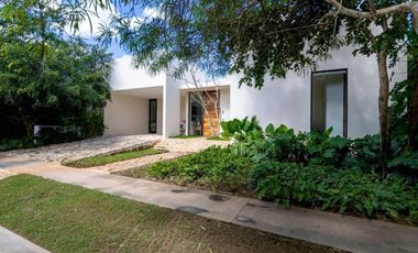 Casa en renta de una planta en el Yucatán Country Club