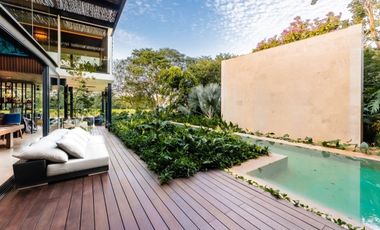 Casa en venta frente a un lago en  campo de golf