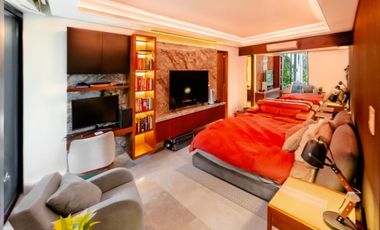Casa en venta frente a un lago en  campo de golf