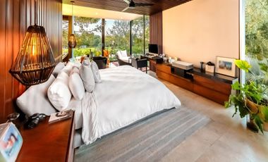 Casa en venta frente a un lago en  campo de golf