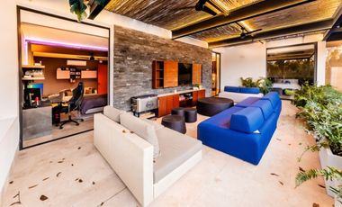 Casa en venta frente a un lago en  campo de golf