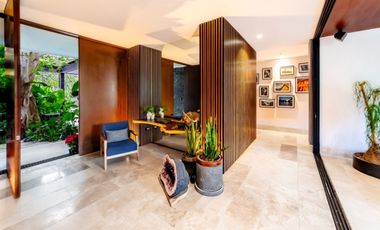 Casa en venta frente a un lago en  campo de golf