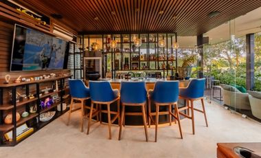 Casa en venta frente a un lago en  campo de golf