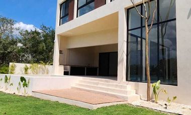 Preventa de casa frente al lago Kanha en en Yucatán Country Club