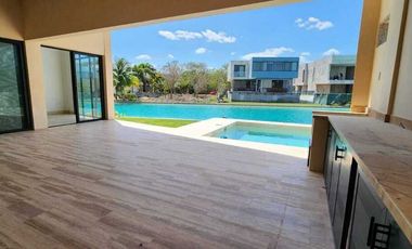 Preventa de casa frente al lago Kanha en en Yucatán Country Club